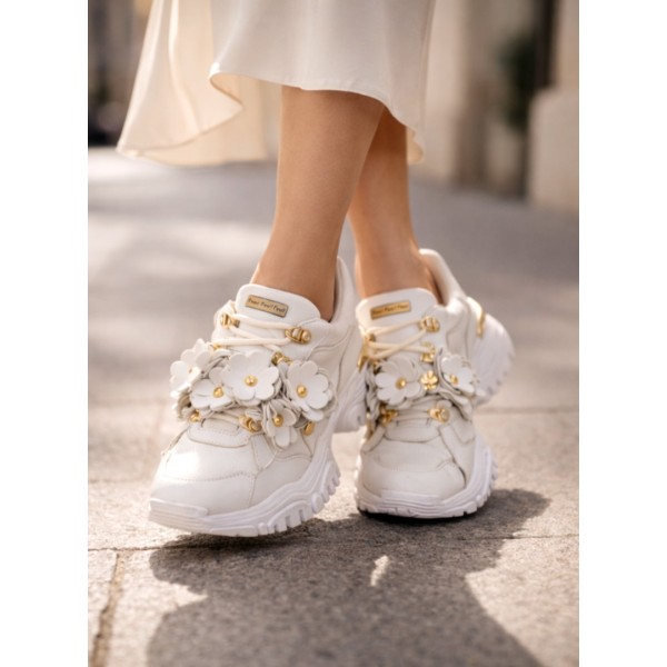 Caroline White Gold Flower